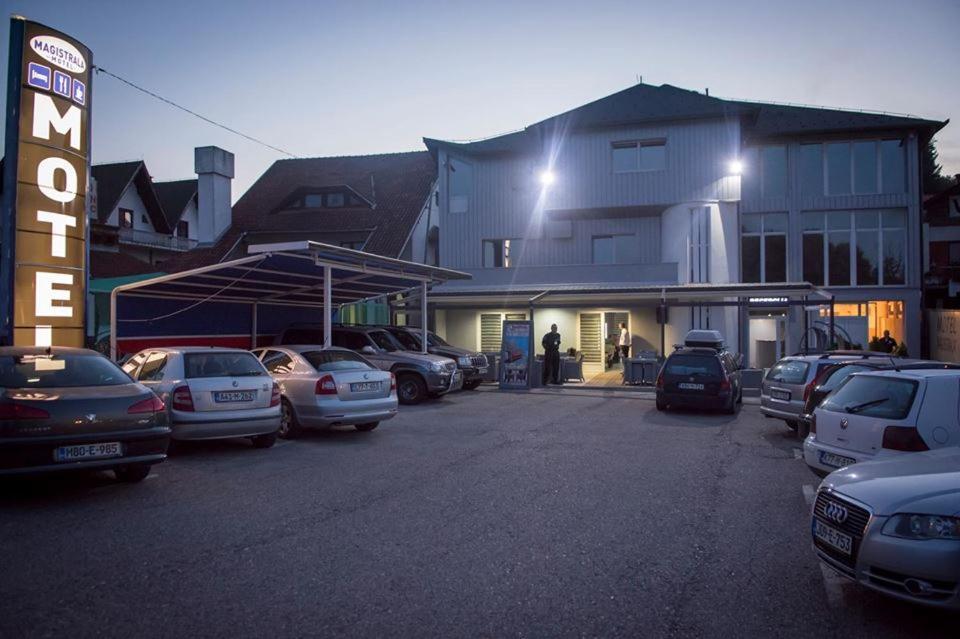 Motel Magistrala โดโบย ภายนอก รูปภาพ